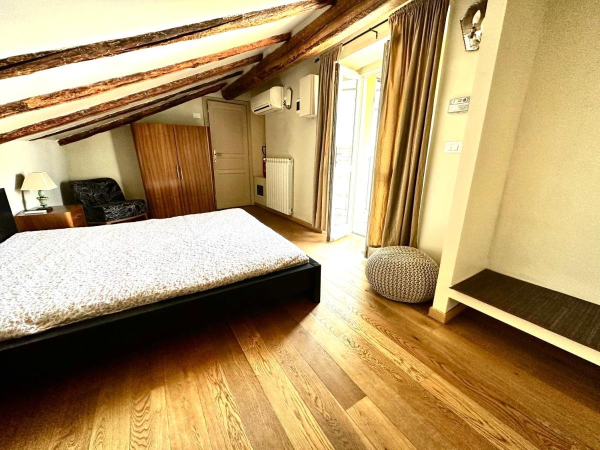 Le Finestre Sulla Mole Apartamento *