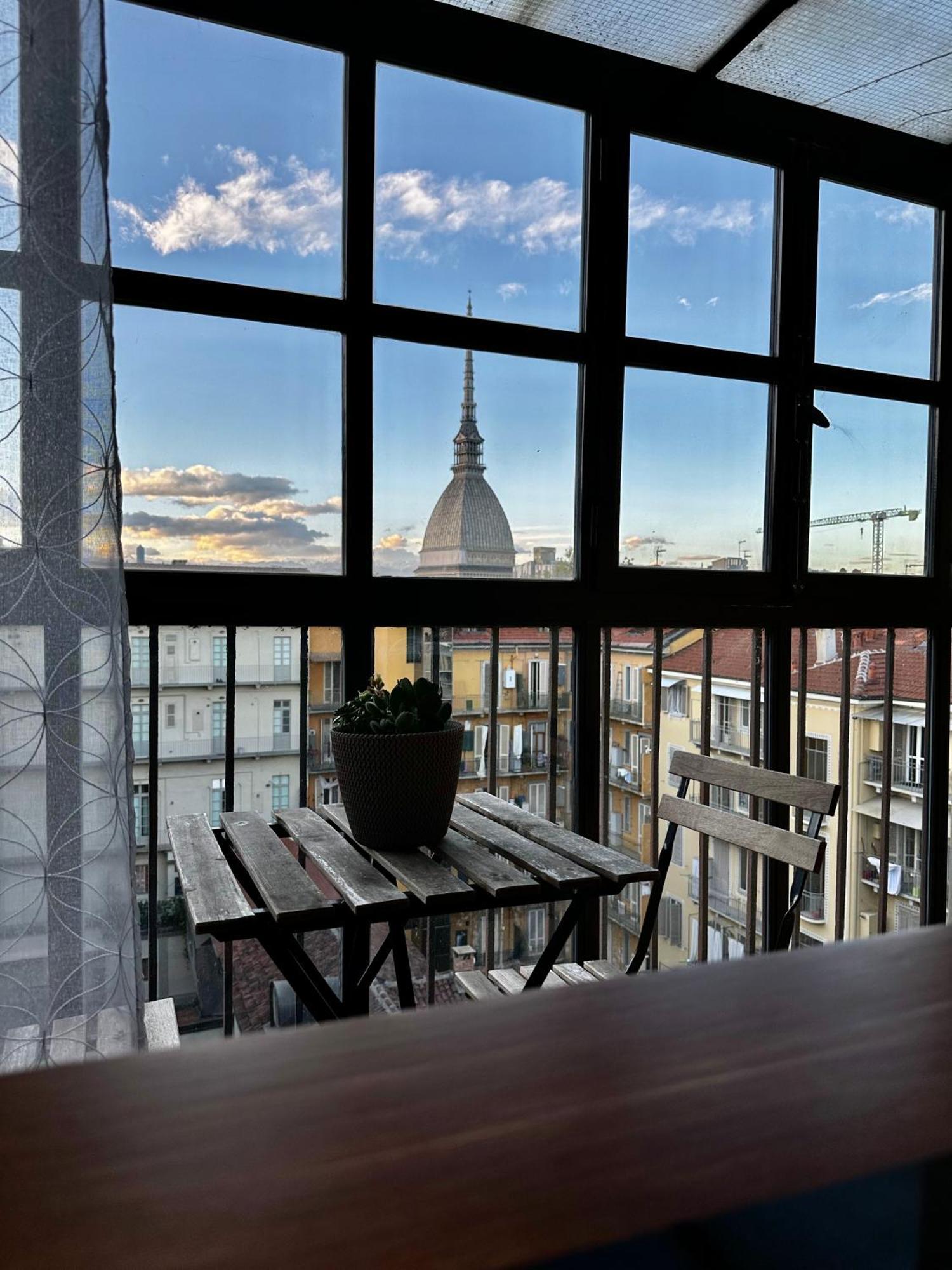 Le Finestre Sulla Mole Apartamento *