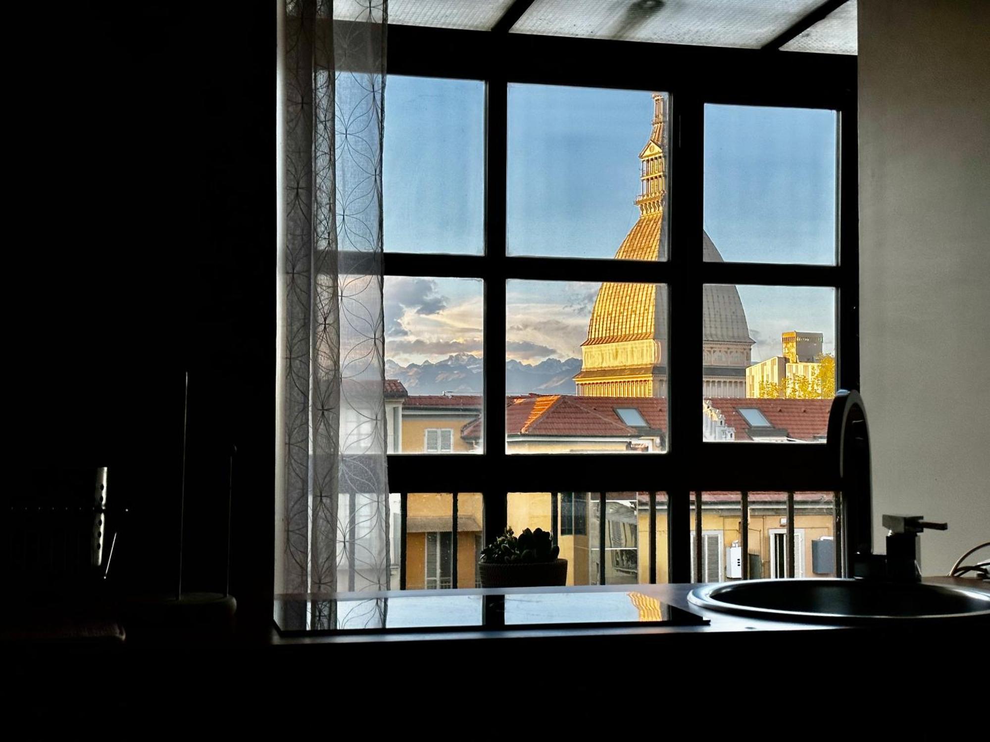 Le Finestre Sulla Mole Apartment *